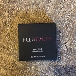 Huda Beauty Easy Bake Loose Powder Sugar Cookie